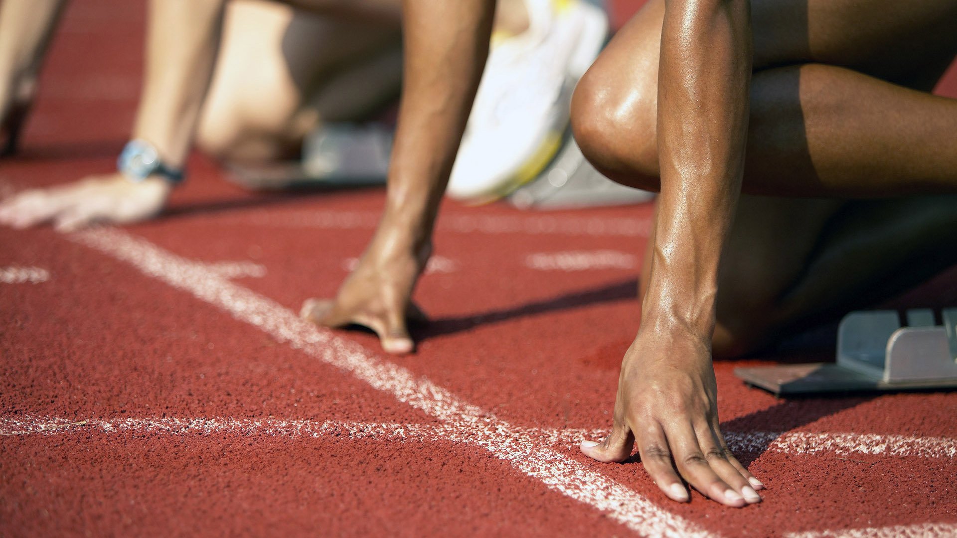 “高新体育中心：全球顶级选手齐聚，竞技与激情并存”